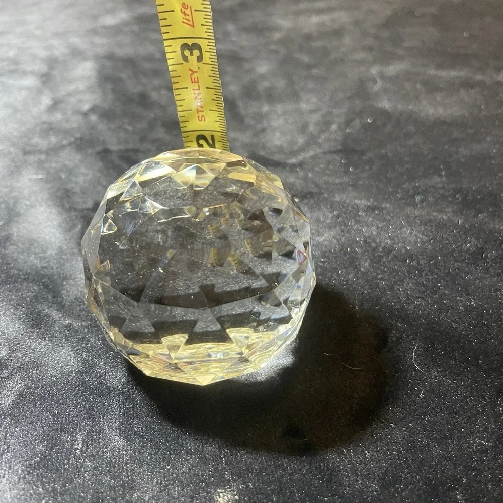 COLLECTIBLE CRYSTAL CLEAR SPHERE HEXAGONS DECORATIVE.